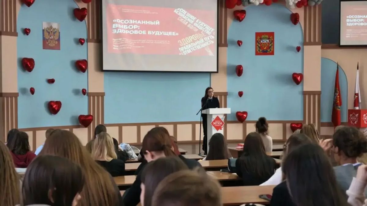 В Оренбурге полицейские встретились со студентами экономико-юридического колледжа