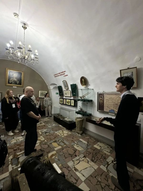 В Оренбурге открылась выставка «За кулисами чуда» В Оренбурге открылась выставка «За кулисами чуда»