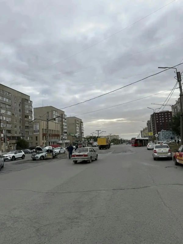 Трамвай протаранил Lada Granta в Новотроицке Трамвай протаранил Lada Granta в Новотроицке