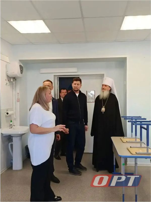 Митрополит Пётр и Юрий Мироненко открыли аллею памяти в Акбулаке Митрополит Пётр и Юрий Мироненко открыли аллею памяти в Акбулаке