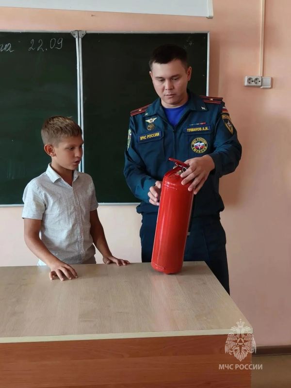 Сотрудники пожарного надзора провели профилактические беседы в школах Сотрудники пожарного надзора провели профилактические беседы в школах