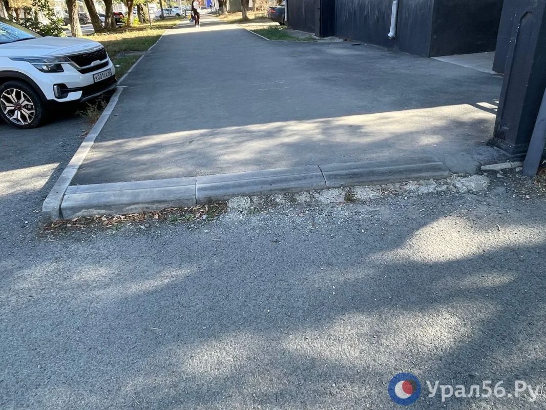 Больше двух лет в Орске не могут устранить недостатки обновленной дороги на улице Московской Больше двух лет в Орске не могут устранить недостатки обновленной дороги на улице Московской