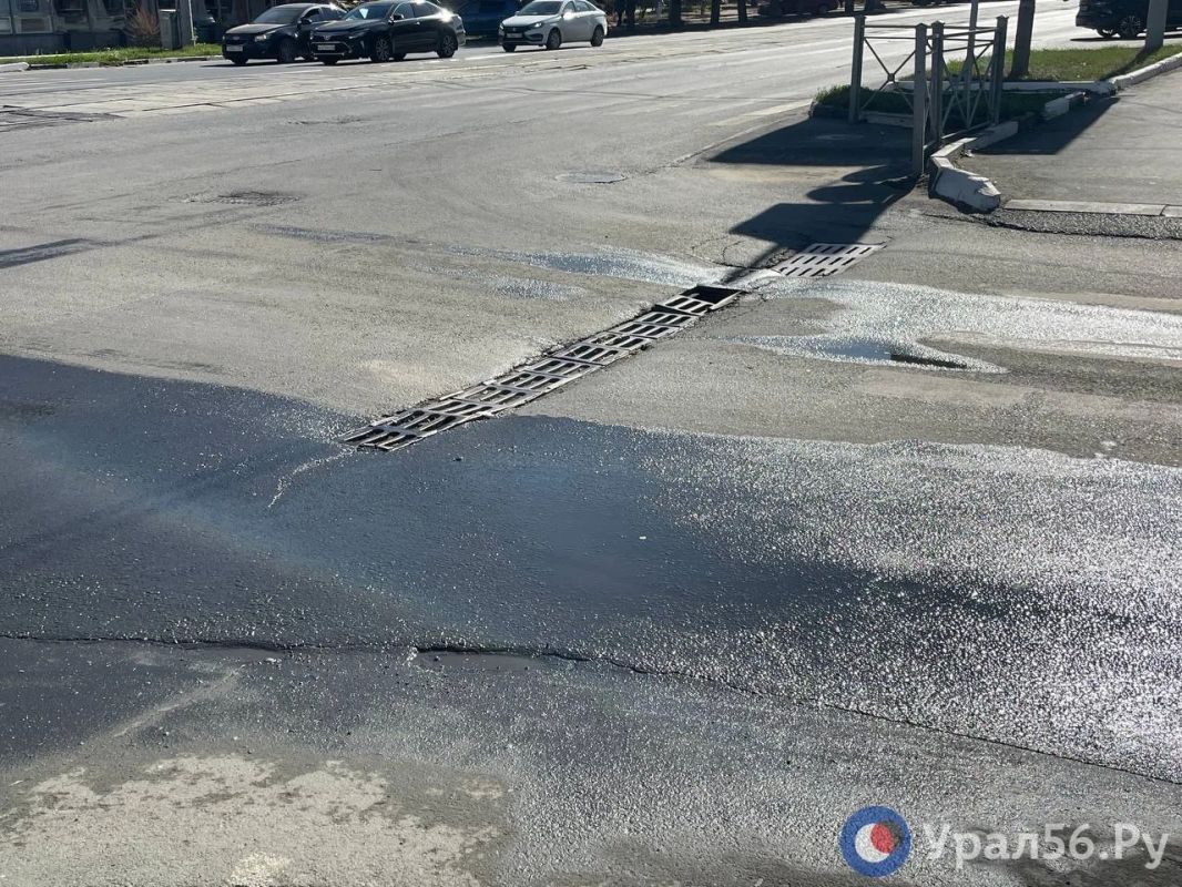Больше двух лет в Орске не могут устранить недостатки обновленной дороги на улице Московской