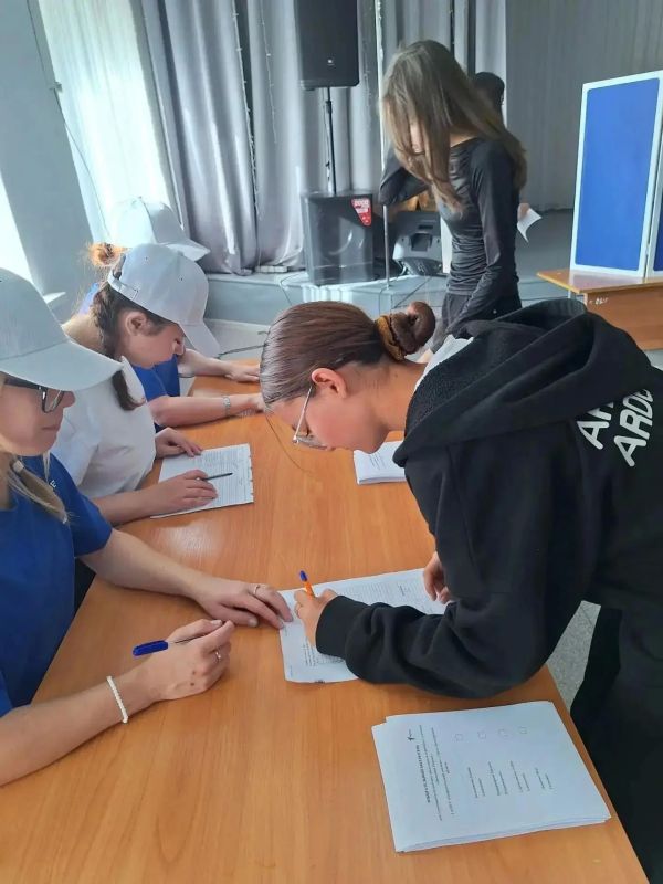 Учиться выбирать: сегодня в Оренбуржье проходят выборы Первых Учиться выбирать: сегодня в Оренбуржье проходят выборы Первых