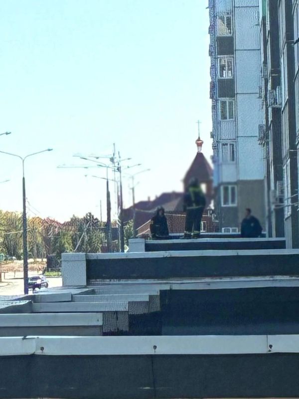 Пролетел 4 этажа. Все произошло в Оренбурге в доме на улице Бр Хусаиновых Пролетел 4 этажа. Все произошло в Оренбурге в доме на улице Бр Хусаиновых