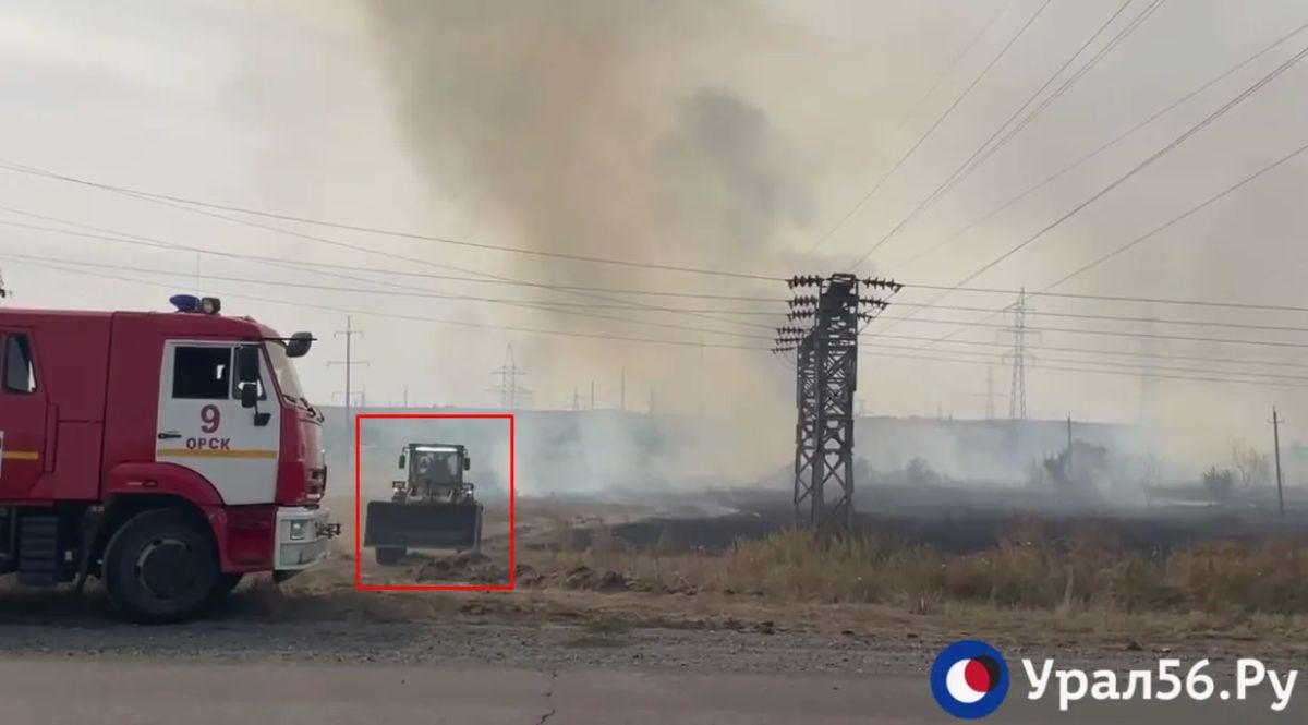 Тракторист помог спасти поселок от природного пожара в Орске
