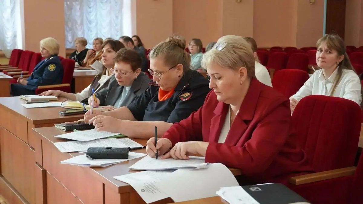 Летний отдых, трудоустройство и профилактика рисков: в Оренбурге прошло заседание комиссии по делам несовершеннолетних Летний отдых, трудоустройство и профилактика рисков: в Оренбурге прошло заседание комиссии по делам несовершеннолетних
