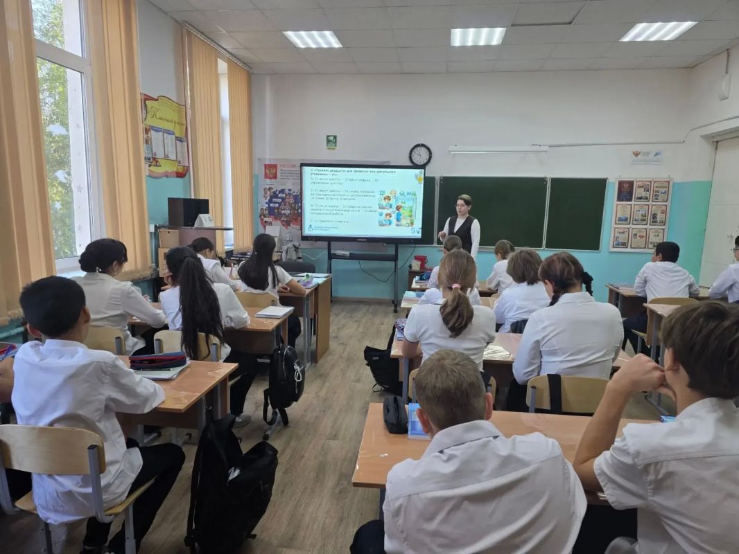 В современном мире гаджеты стали нашими постоянными спутниками, но умеем ли мы пользоваться ими без вреда для себя? Ответ на этот вопрос искали учащиеся школ №35 и №38 г. Оренбурга, которые стали активными участниками... В современном мире гаджеты стали нашими постоянными спутниками, но умеем ли мы пользоваться ими без вреда для себя? Ответ на этот вопрос искали учащиеся школ №35 и №38 г. Оренбурга, которые стали активными участниками...