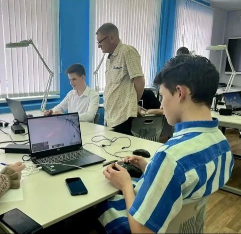 Юные пилоты Сорочинска: школа №5 готовится к Кубку Губернатора «Пилоты будущего» Юные пилоты Сорочинска: школа №5 готовится к Кубку Губернатора «Пилоты будущего»