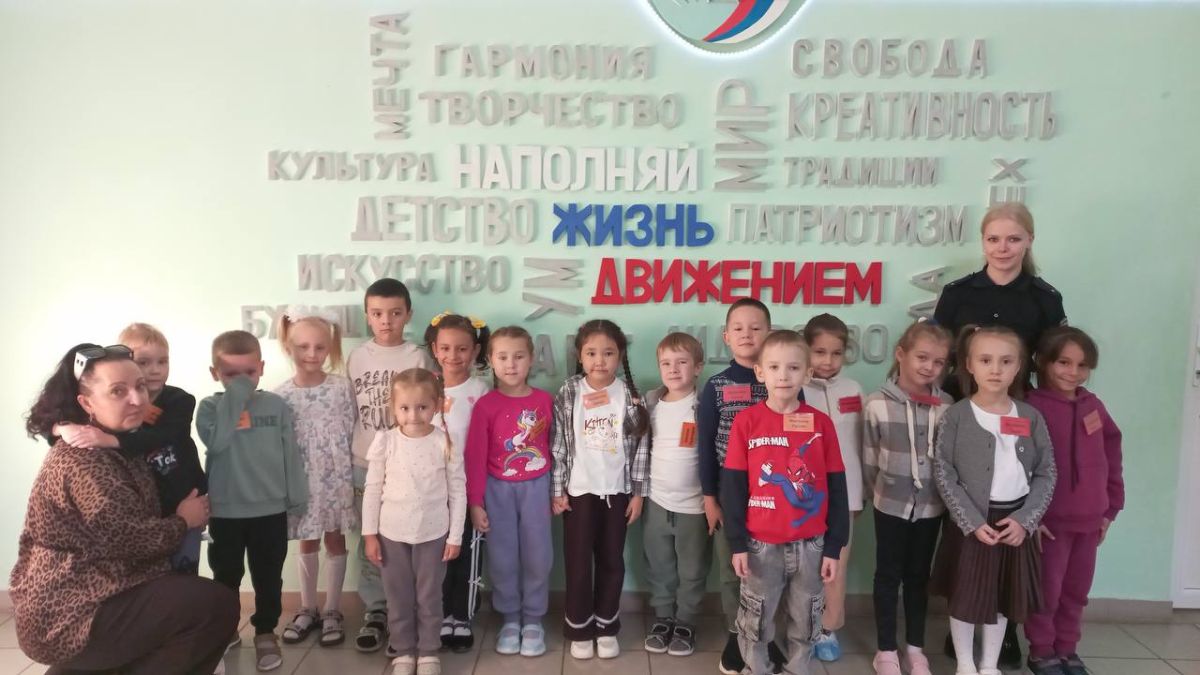 Сотрудники Госавтоинспекции в рамках профилактики детского дорожно-транспортного травматизма провели с воспитанниками МБУДО «Дом пионеров и школьников» города Кувандыка занятие «Маленькие хитрости на большой дороге» Сотрудники Госавтоинспекции в рамках профилактики детского дорожно-транспортного травматизма провели с воспитанниками МБУДО «Дом пионеров и школьников» города Кувандыка занятие «Маленькие хитрости на большой дороге»