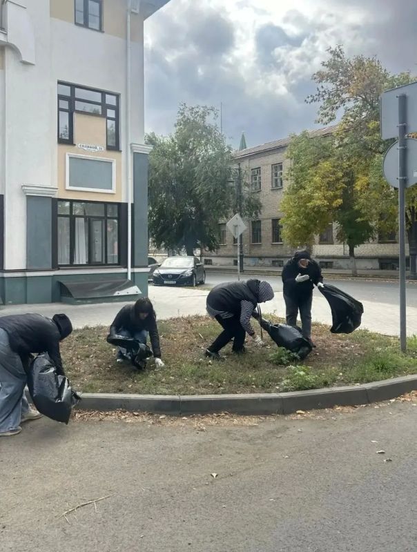 В Оренбурге продолжается осенний месячник благоустройства В Оренбурге продолжается осенний месячник благоустройства