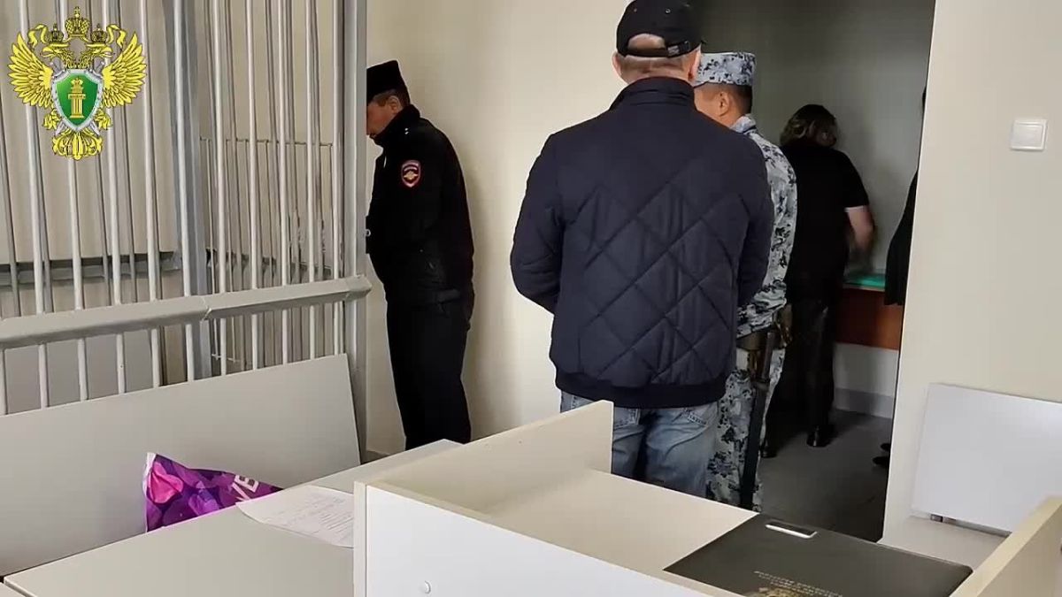 В Оренбурге под стражу заключен бывший руководитель муниципального предприятия по организации ритуальных услуг