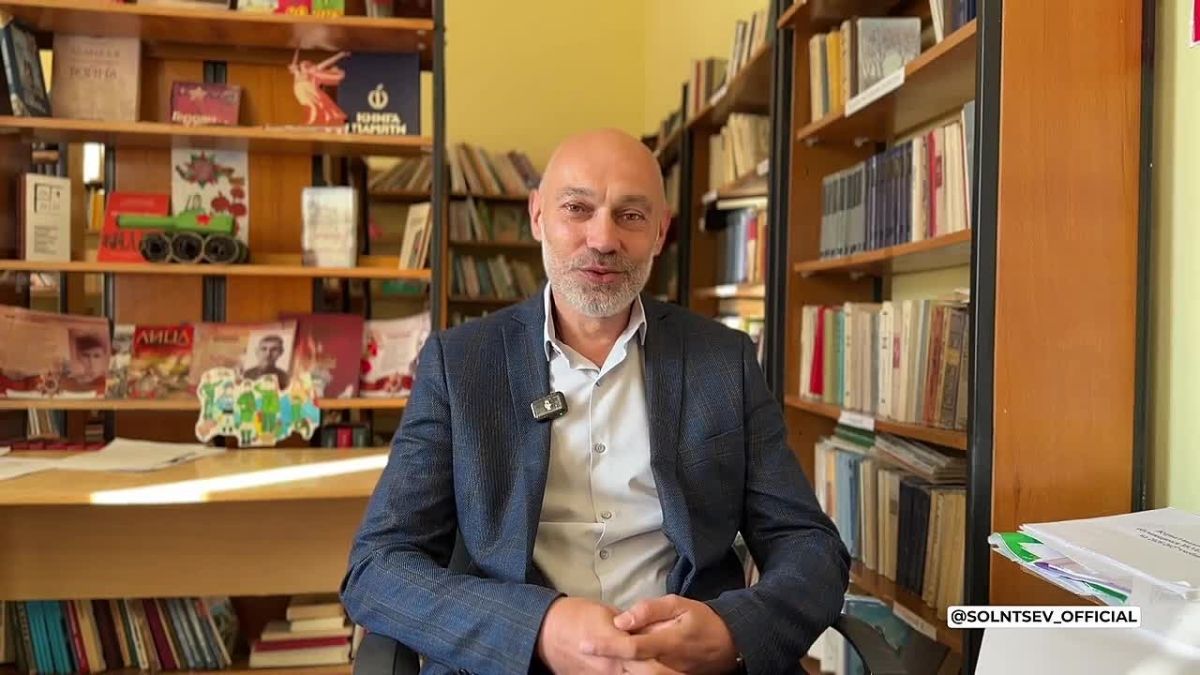 Евгений Солнцев: С Днём учителя!. Оренбуржье по праву гордится своим педагогическим сообществом – это наша опора и сила! В регионе трудятся более 27 тысяч педагогов, из них свыше 17 тысяч – учителя