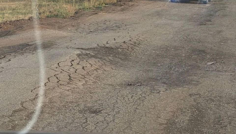 «Просто невозможно ездить»: В селе Приютово разбитую дорогу засыплют щебнем «Просто невозможно ездить»: В селе Приютово разбитую дорогу засыплют щебнем