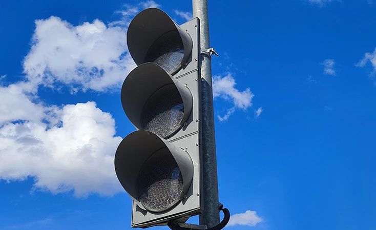 Внимание водителей и пешеходов! 8 октября с 9.00 до 17.00 будут отключены светофоры, расположенные на участке автомобильной дороги Оренбург-Беляевка в пределах пос