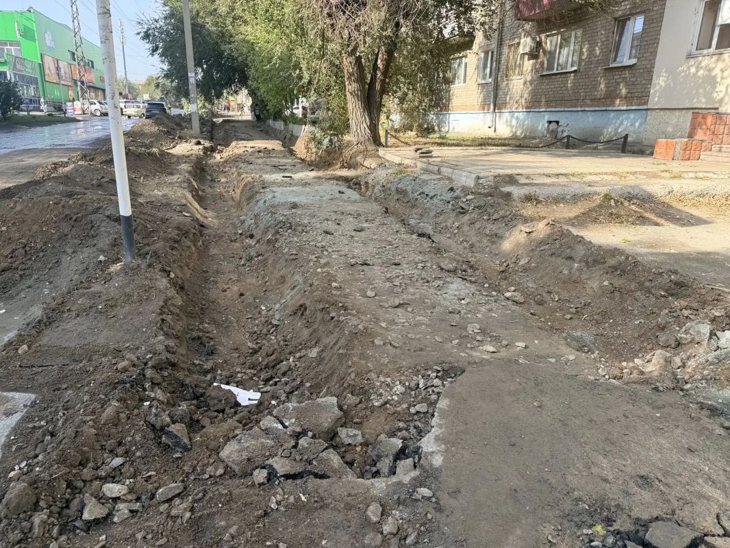 Ремонт улицы Ленинского Комсомола начали с тротуаров Ремонт улицы Ленинского Комсомола начали с тротуаров