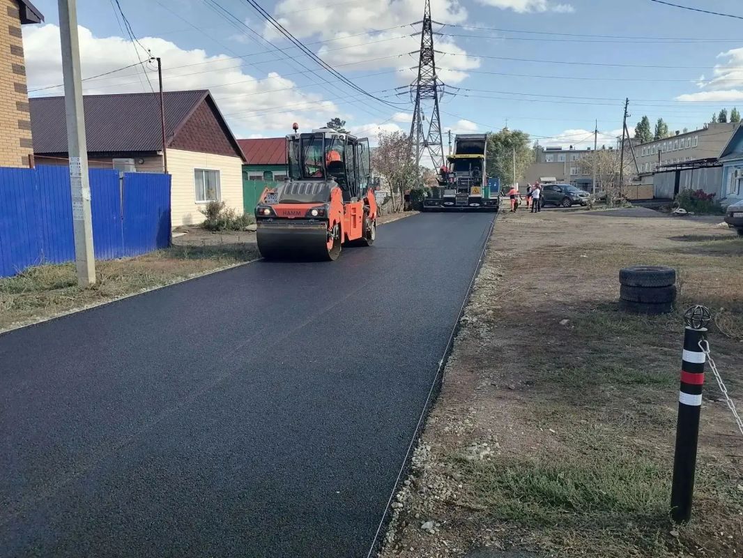 На улице Гастелло в Оренбурге ведутся дорожные работы На улице Гастелло в Оренбурге ведутся дорожные работы