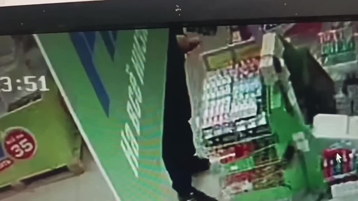 В Оренбурге полицейские задержали подозреваемого в краже «Айфона» с кассы