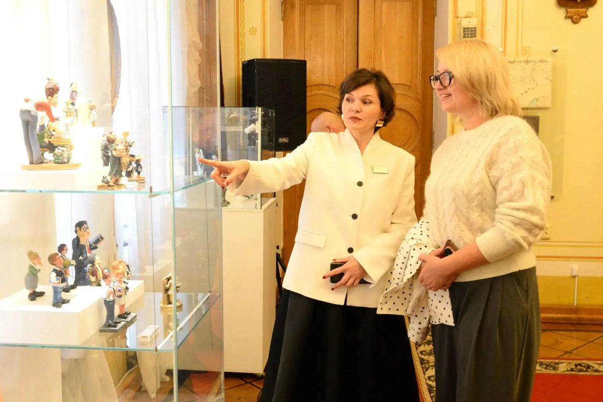 «Сто образов профессии»: в Оренбурге открылась выставка, посвящённая учительскому труду «Сто образов профессии»: в Оренбурге открылась выставка, посвящённая учительскому труду