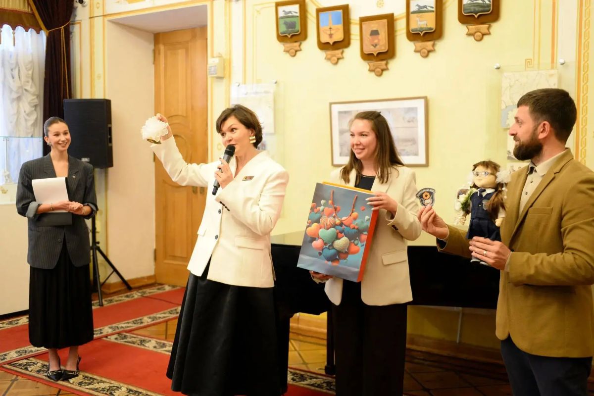 «Сто образов профессии»: в Оренбурге открылась выставка, посвящённая учительскому труду «Сто образов профессии»: в Оренбурге открылась выставка, посвящённая учительскому труду