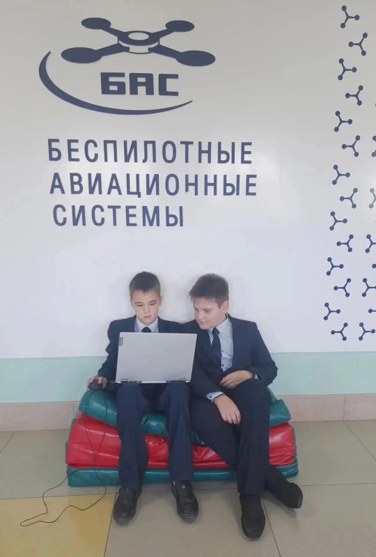 Школьники Оренбуржья продолжают подготовку к региональному этапу турнира по БПЛА «Пилоты будущего» Школьники Оренбуржья продолжают подготовку к региональному этапу турнира по БПЛА «Пилоты будущего»
