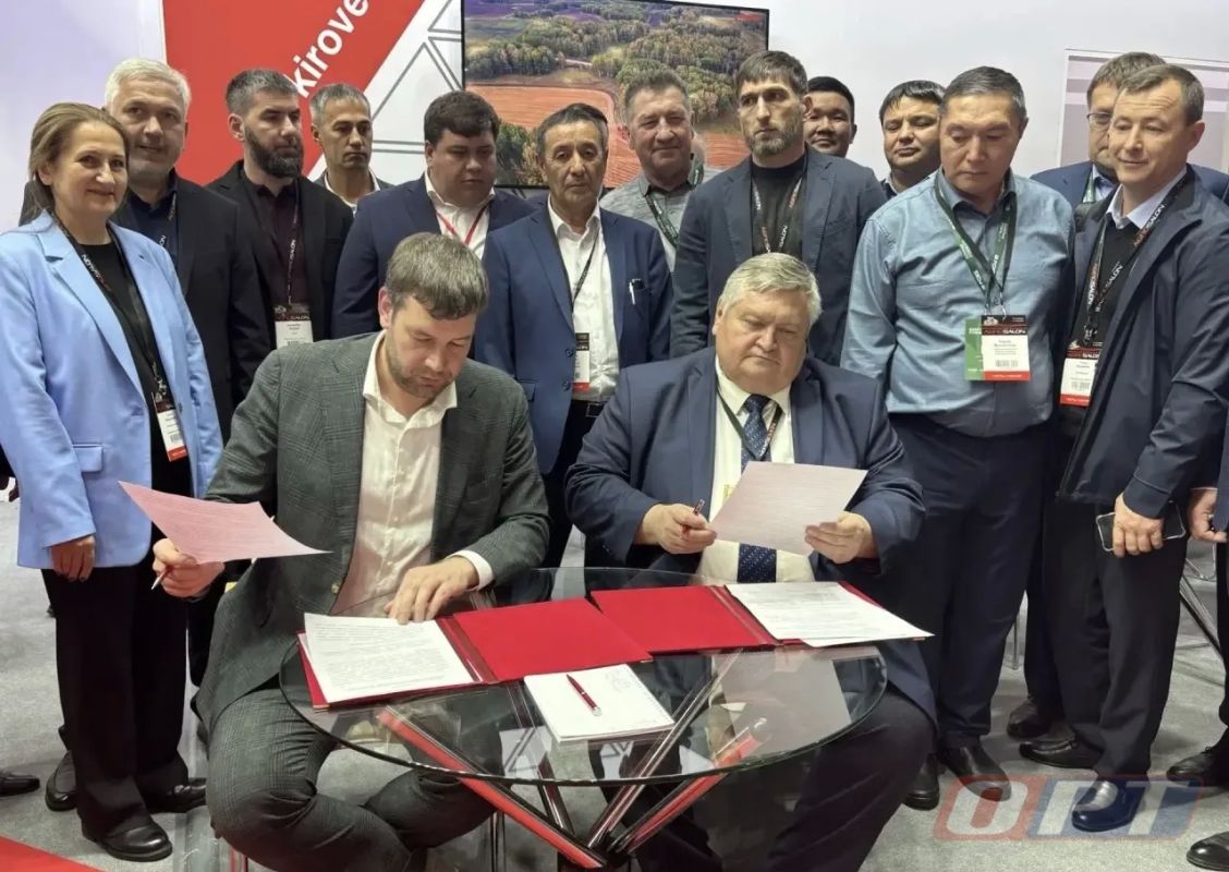 На агровыставке «Золотая Осень» подписано соглашение о сотрудничестве между Правительством Оренбуржья и Петербургским тракторным заводом