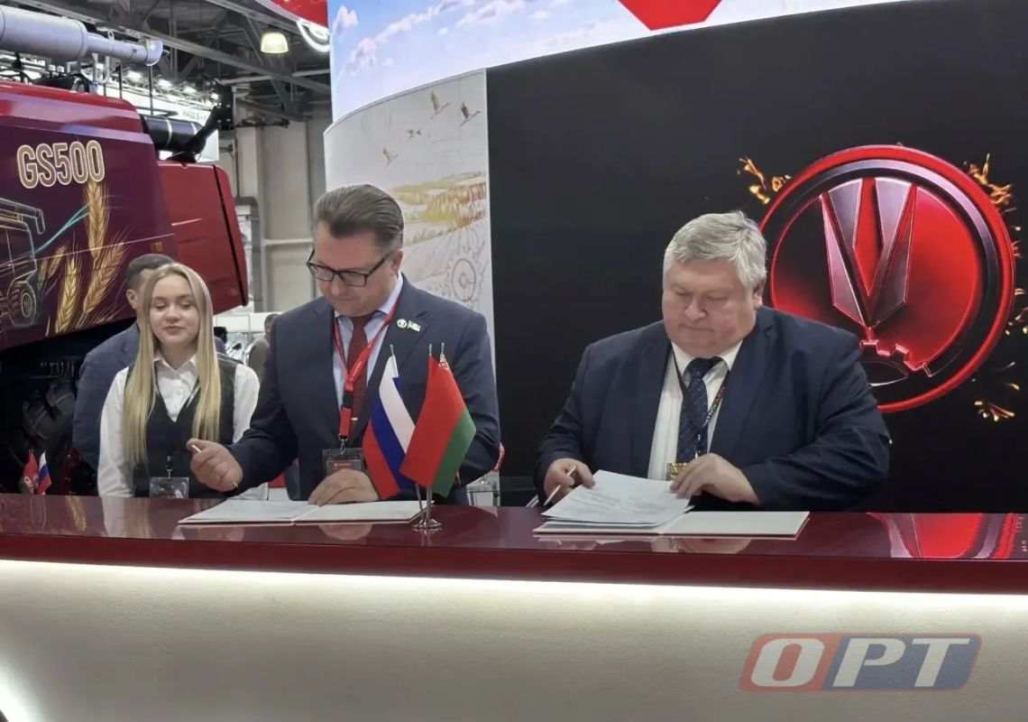 Оренбуржье и «Гомсельмаш» подписали соглашение на «Золотой осени – 2026» Оренбуржье и «Гомсельмаш» подписали соглашение на «Золотой осени – 2026»