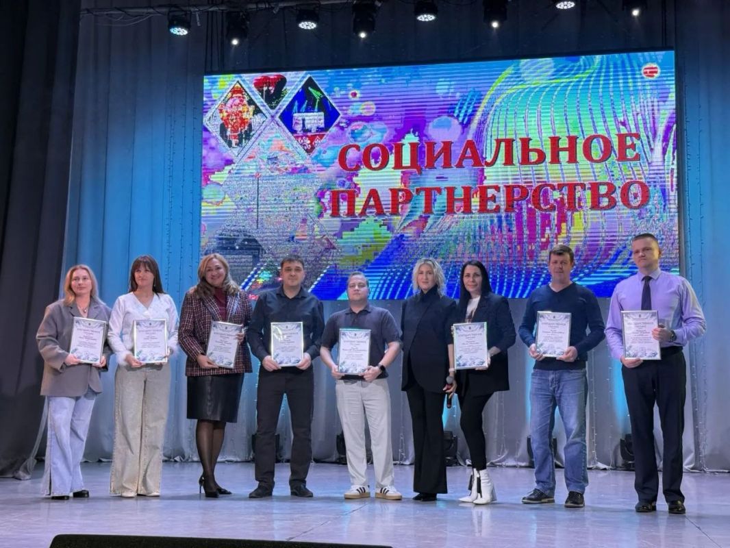 Они дарят праздник: в Орске сказали спасибо тем, кто делает город ярче Они дарят праздник: в Орске сказали спасибо тем, кто делает город ярче