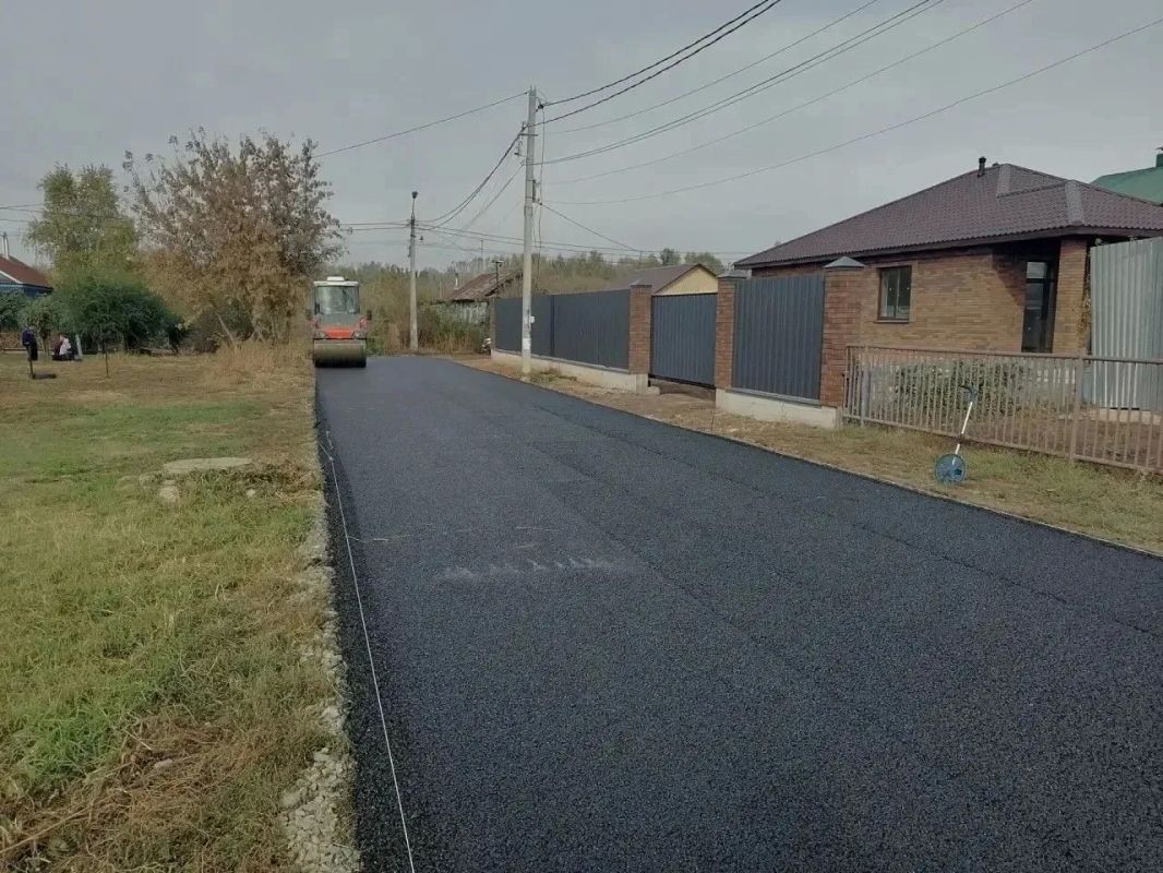 В Оренбурге на улице Гастелло уложили верхний слой асфальта В Оренбурге на улице Гастелло уложили верхний слой асфальта