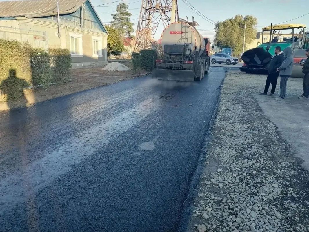 В Оренбурге на улице Гастелло уложили верхний слой асфальта В Оренбурге на улице Гастелло уложили верхний слой асфальта