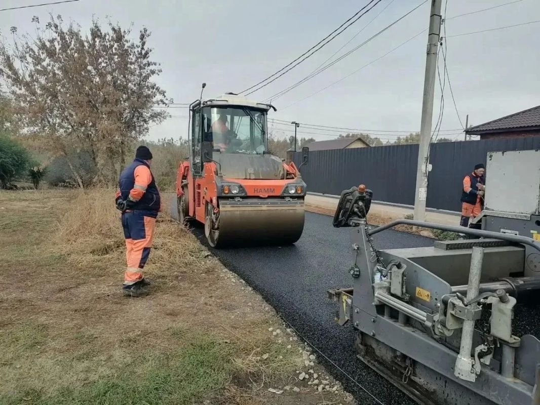 В Оренбурге на улице Гастелло уложили верхний слой асфальта В Оренбурге на улице Гастелло уложили верхний слой асфальта