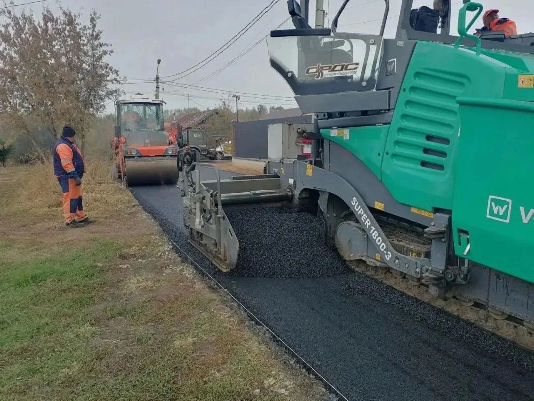 В Оренбурге на улице Гастелло уложили верхний слой асфальта В Оренбурге на улице Гастелло уложили верхний слой асфальта