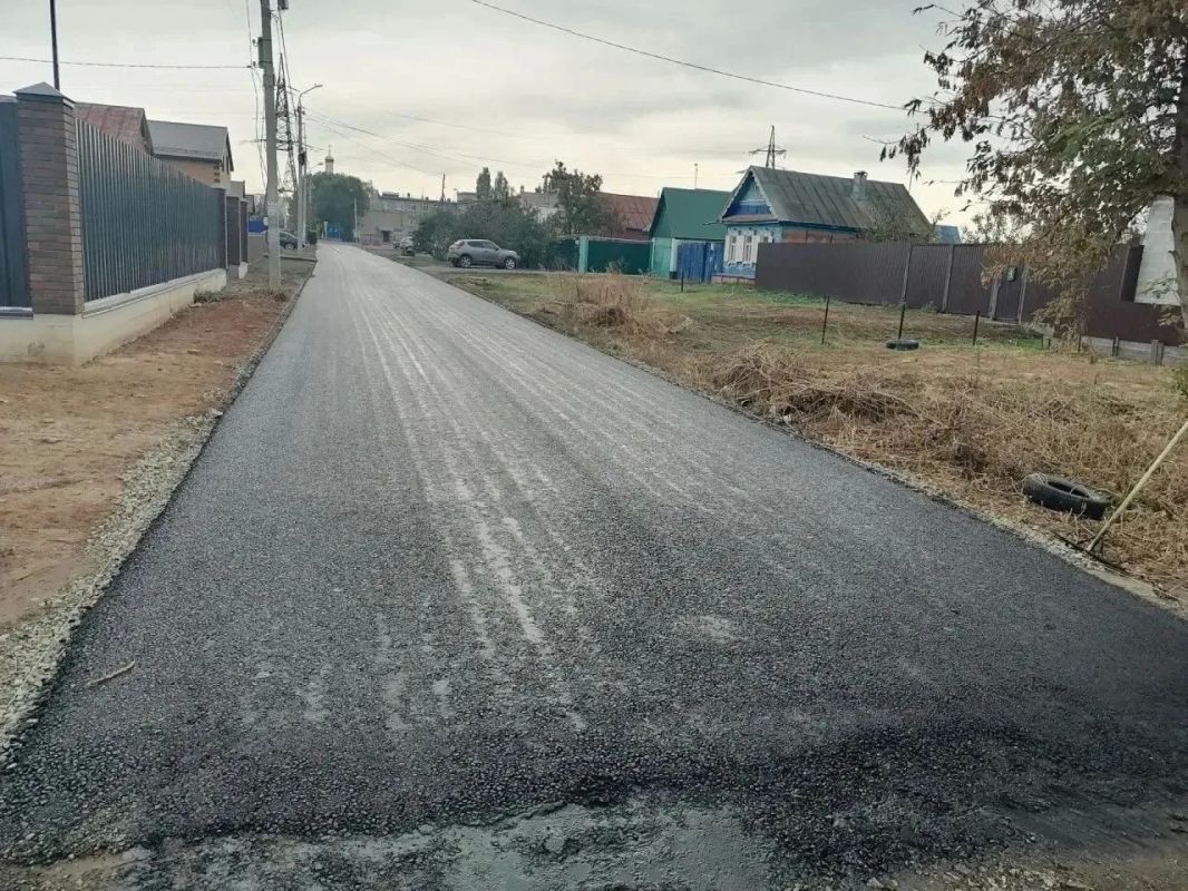 В Оренбурге на улице Гастелло уложили верхний слой асфальта В Оренбурге на улице Гастелло уложили верхний слой асфальта