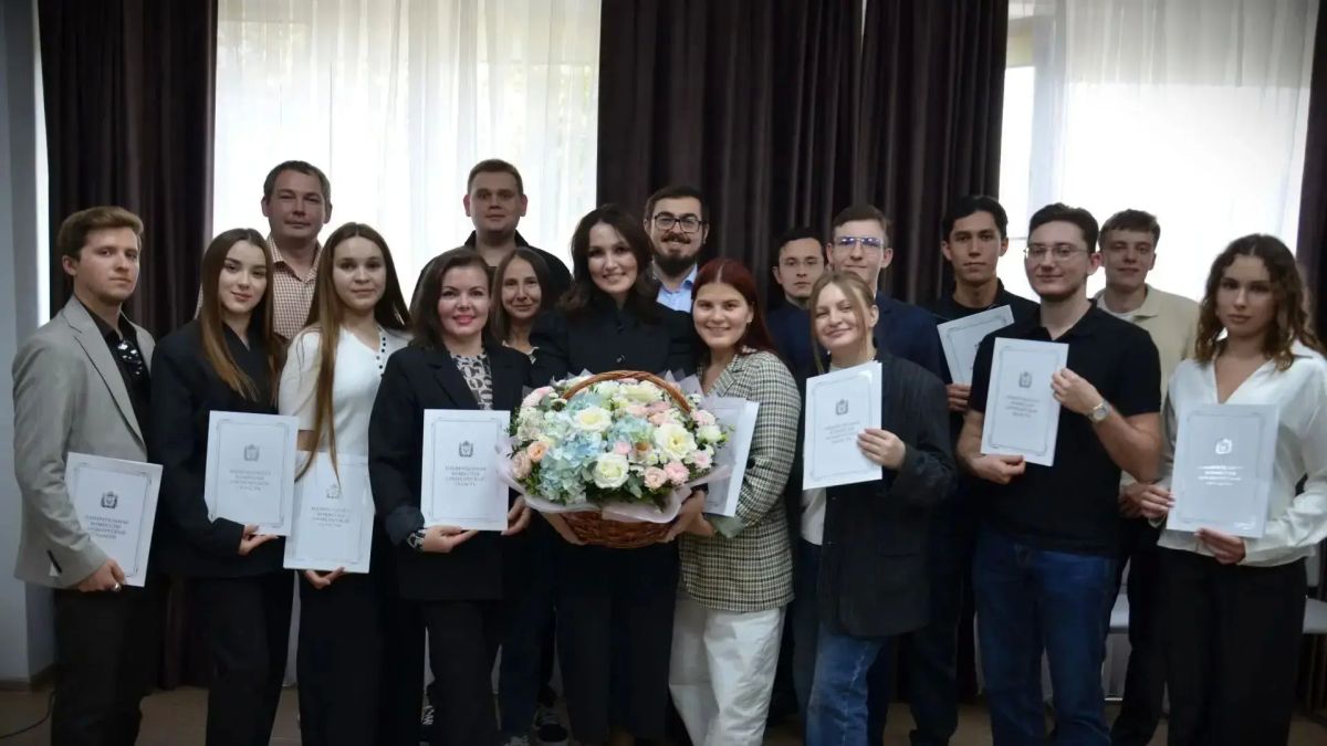 Десятки полезных репортажей: Евгения Ивлева вручила награды информационным волонтёрам выборов