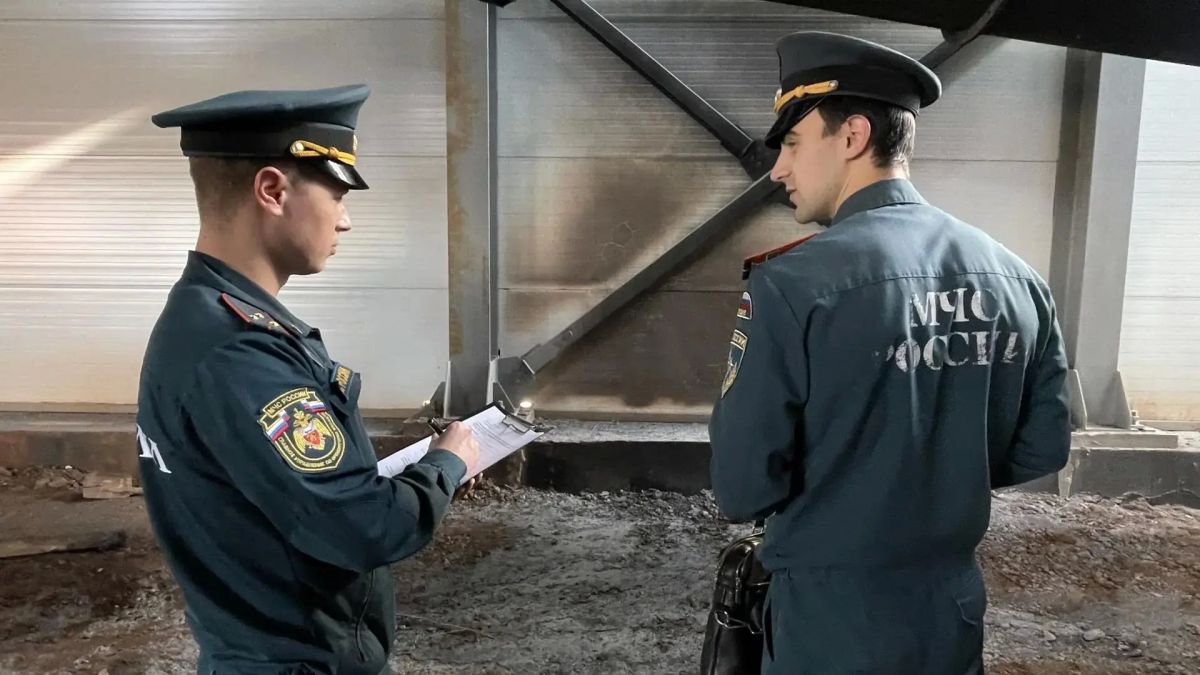 Загорелся утеплитель, огонь потушен: В МЧС прокомментировали пожар в торговом комплексе Оренбурга Загорелся утеплитель, огонь потушен: В МЧС прокомментировали пожар в торговом комплексе Оренбурга