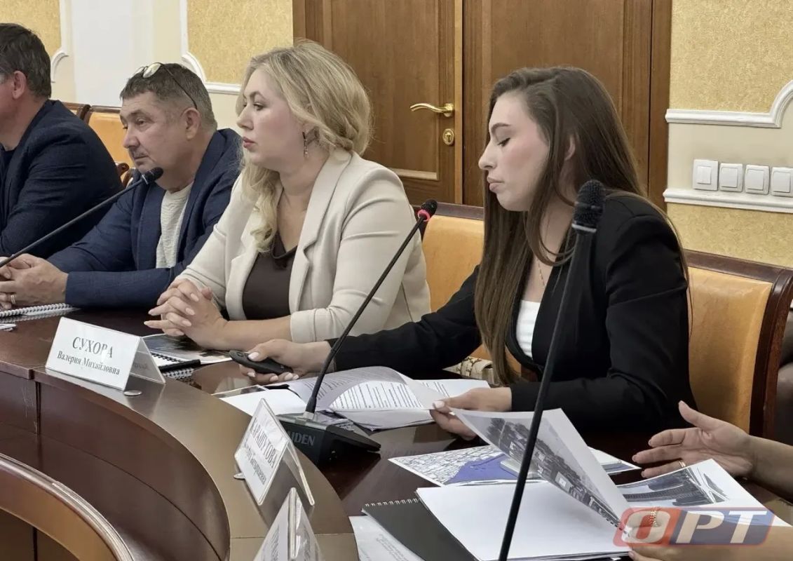 В эти минуты в Доме советов проходит заседании регионального архитектурно-градостроительного Совета под председательством губернатора Евгения Солнцева В эти минуты в Доме советов проходит заседании регионального архитектурно-градостроительного Совета под председательством губернатора Евгения Солнцева