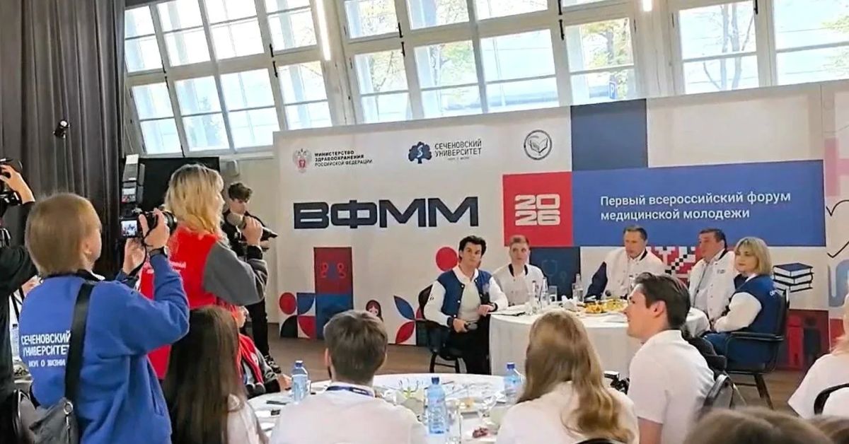 Студентка Оренбургского медицинского университета пообщалась с министром здравоохранения Российской Федерации Михаилом Мурашко