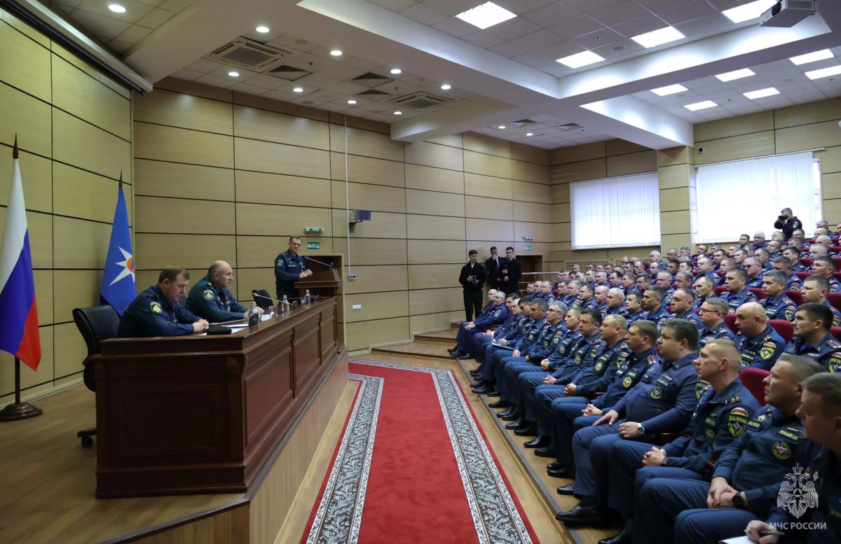 Александр Куренков обсудил с руководителями подразделений ФПС актуальные вопросы службы Александр Куренков обсудил с руководителями подразделений ФПС актуальные вопросы службы