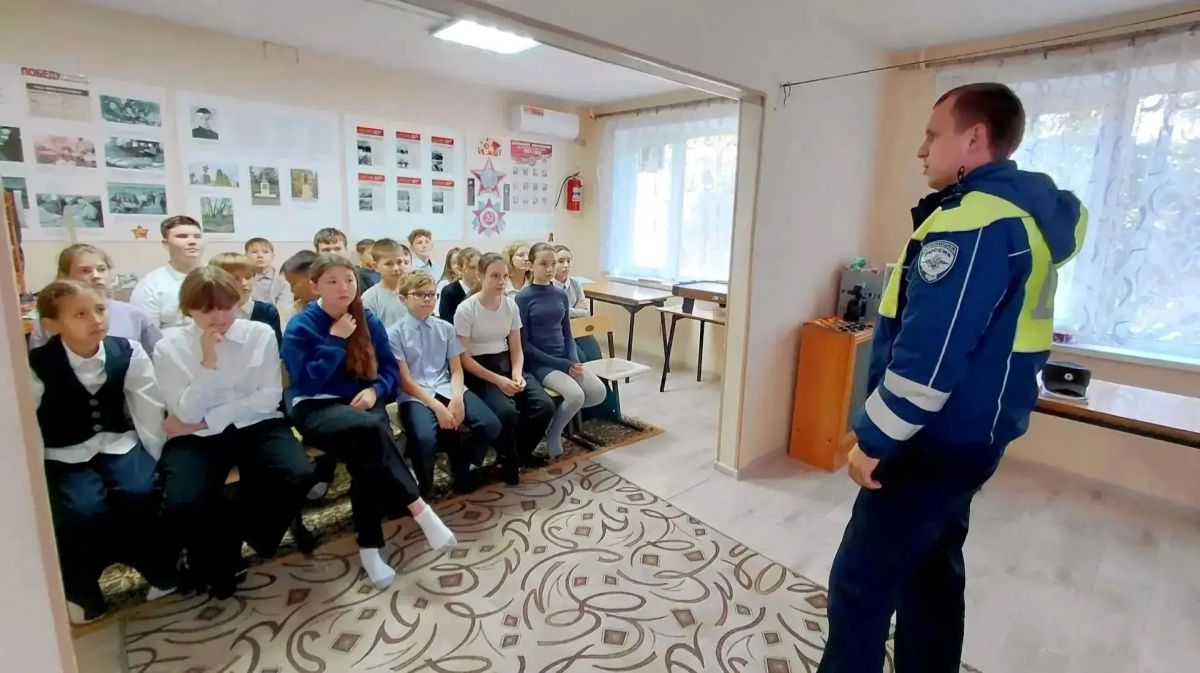 Сотрудники Госавтоинспекции МУ МВД России «Орское» провели в Детском клубе имени А. Матросова с учениками Школы №23 г. Новотроицка профилактическую беседу в рамках профилактического мероприятия «Осень без ДТП!» Сотрудники Госавтоинспекции МУ МВД России «Орское» провели в Детском клубе имени А. Матросова с учениками Школы №23 г. Новотроицка профилактическую беседу в рамках профилактического мероприятия «Осень без ДТП!»