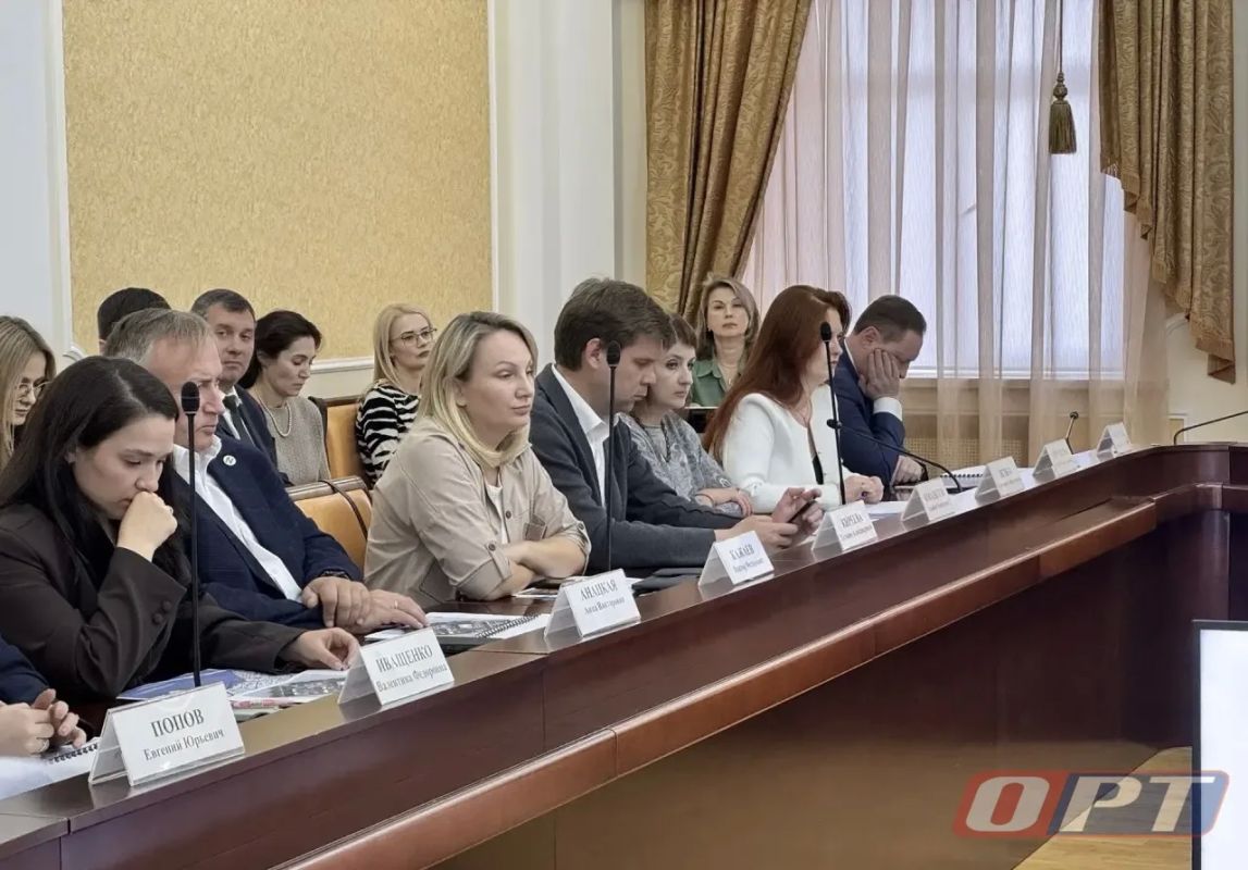 В эти минуты в Доме советов проходит заседании регионального архитектурно-градостроительного Совета под председательством губернатора Евгения Солнцева В эти минуты в Доме советов проходит заседании регионального архитектурно-градостроительного Совета под председательством губернатора Евгения Солнцева