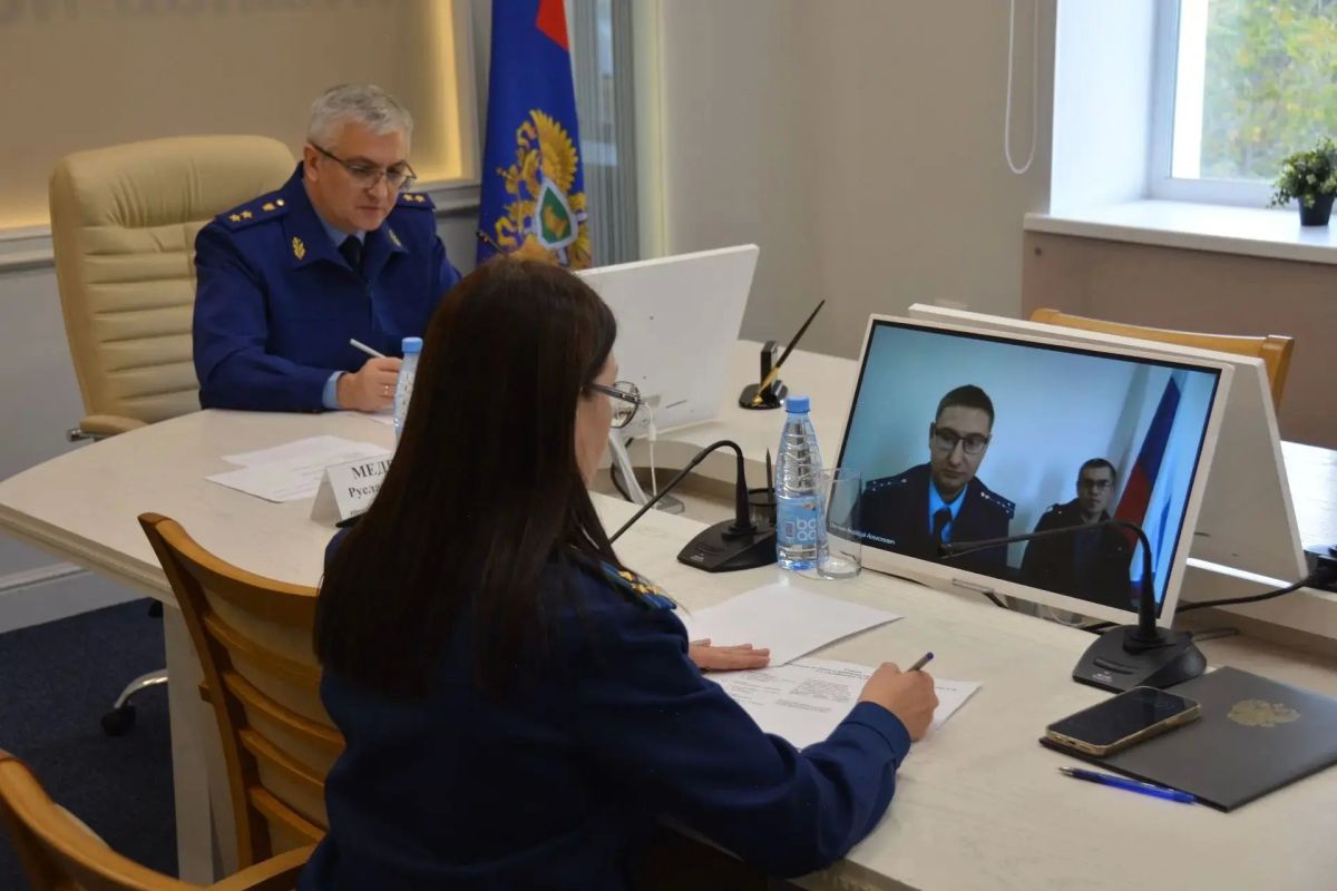 Прокурор Оренбургской области провел прием жителей Сакмарского и Октябрьского районов