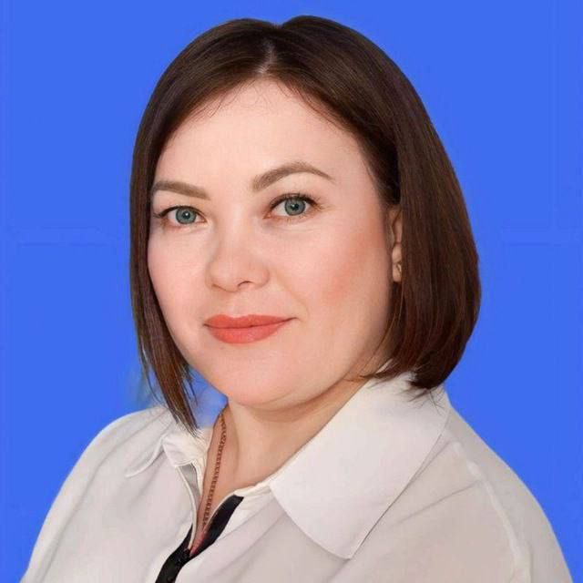 Владимир Путин наградил медалью "За спасение погибавших" воспитательницу детского сада в Оренбургской области Лию Галееву, пострадавшую при нападении мужчины с ножом
