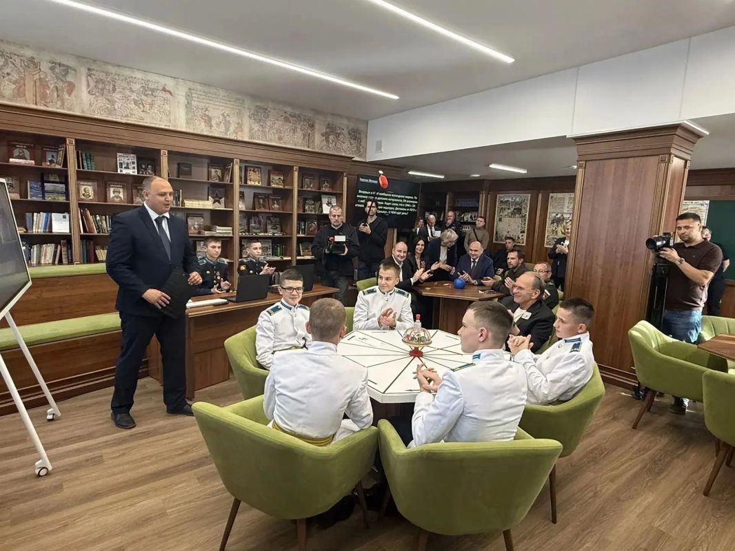 В Оренбургском президентском кадетском училище подходит к финалу X Международный кинофестиваль любительских фильмов и видеоработ «Кадетский взгляд» В Оренбургском президентском кадетском училище подходит к финалу X Международный кинофестиваль любительских фильмов и видеоработ «Кадетский взгляд»