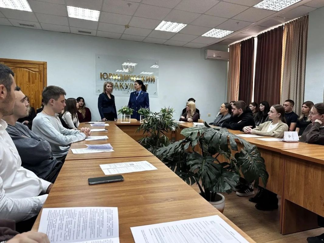 Работники отдела кадров прокуратуры Оренбургской области приняли активное участие в профориентационных мероприятиях со студентами и молодежью Работники отдела кадров прокуратуры Оренбургской области приняли активное участие в профориентационных мероприятиях со студентами и молодежью