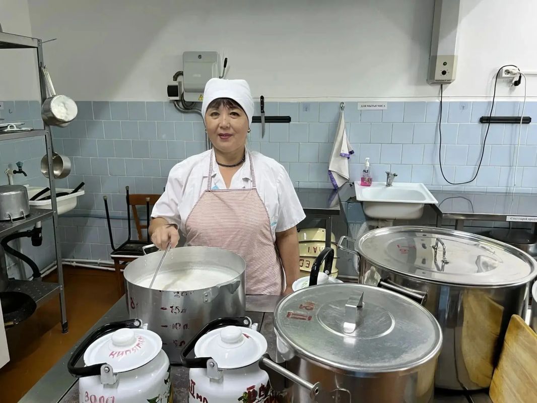 Вкус счастливого детства: повар Гульсим Абдрахманова из Адамовского района Вкус счастливого детства: повар Гульсим Абдрахманова из Адамовского района