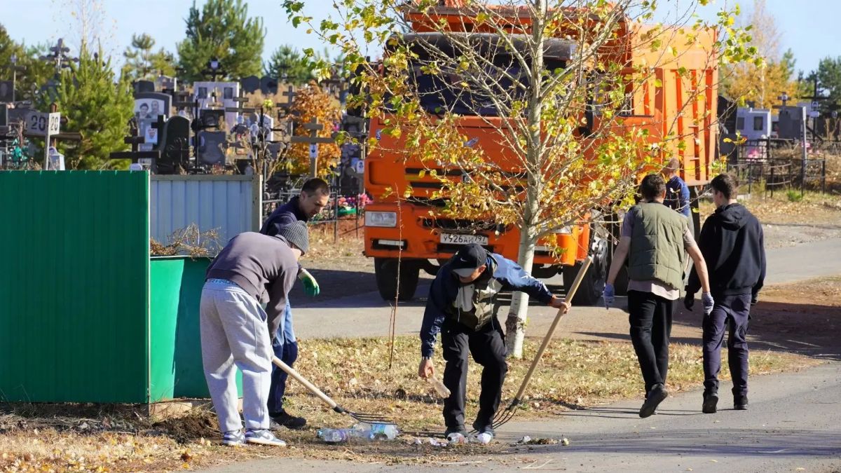 В Оренбурге привели в порядок кладбищенский комплекс «Степной» В Оренбурге привели в порядок кладбищенский комплекс «Степной»