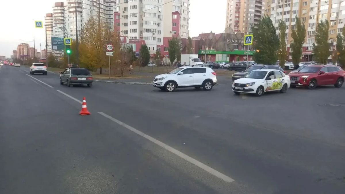 Госавтоинспекторы устанавливают обстоятельства ДТП с мопедом Госавтоинспекторы устанавливают обстоятельства ДТП с мопедом
