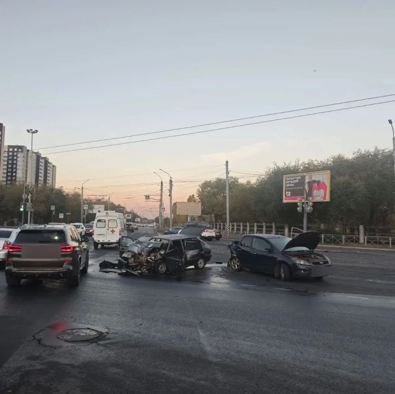 В Оренбурге в ДТП на перекрёстке пострадали три человека В Оренбурге в ДТП на перекрёстке пострадали три человека