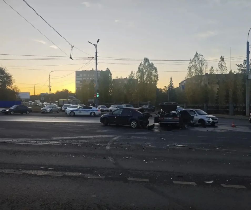 В Оренбурге в ДТП на перекрёстке пострадали три человека