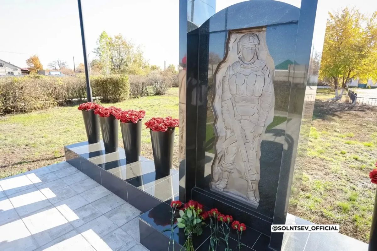 Евгений Солнцев оценил развитие Адамовского района: мемориал, школа и обновлённая школа искусств